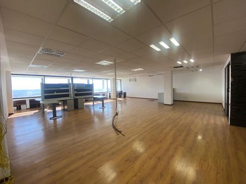 Grande Oficina en venta en Condominio Guadalajara