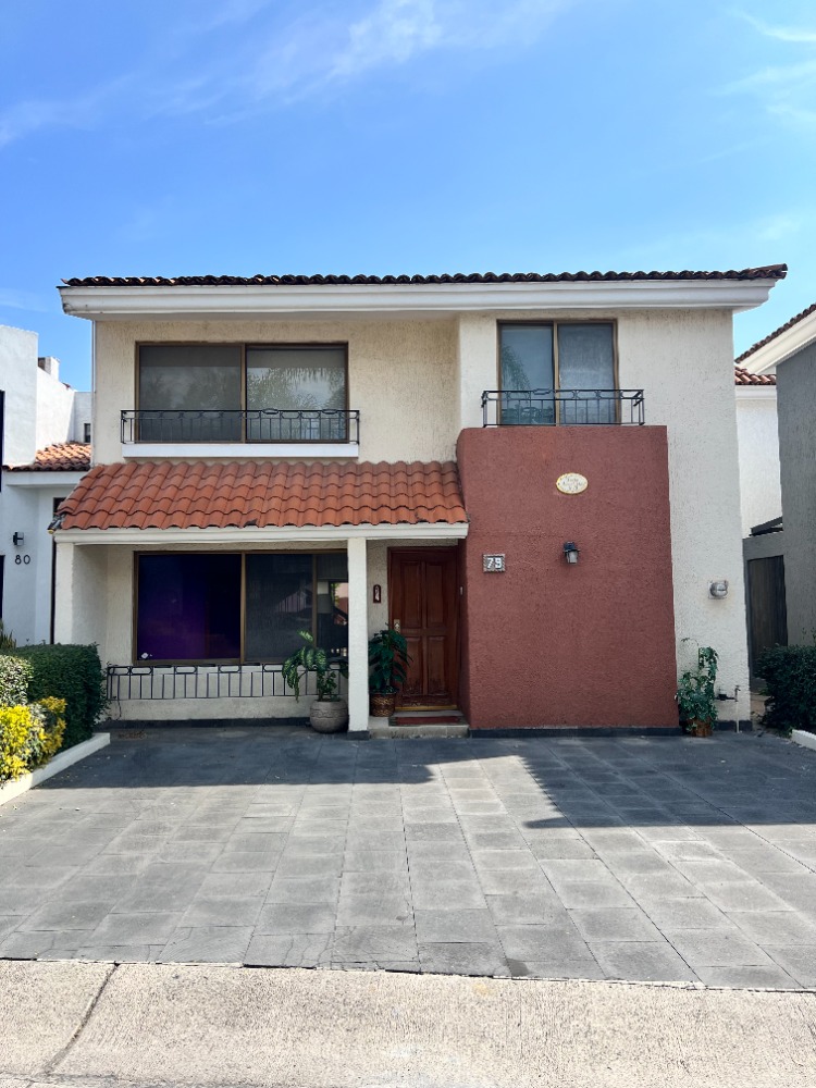 VENTA Casa amplia en condominio La Gavia 