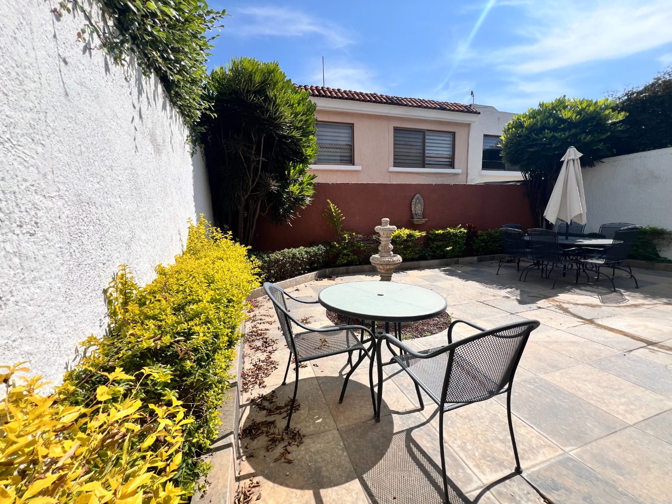 VENTA Casa amplia en condominio La Gavia 