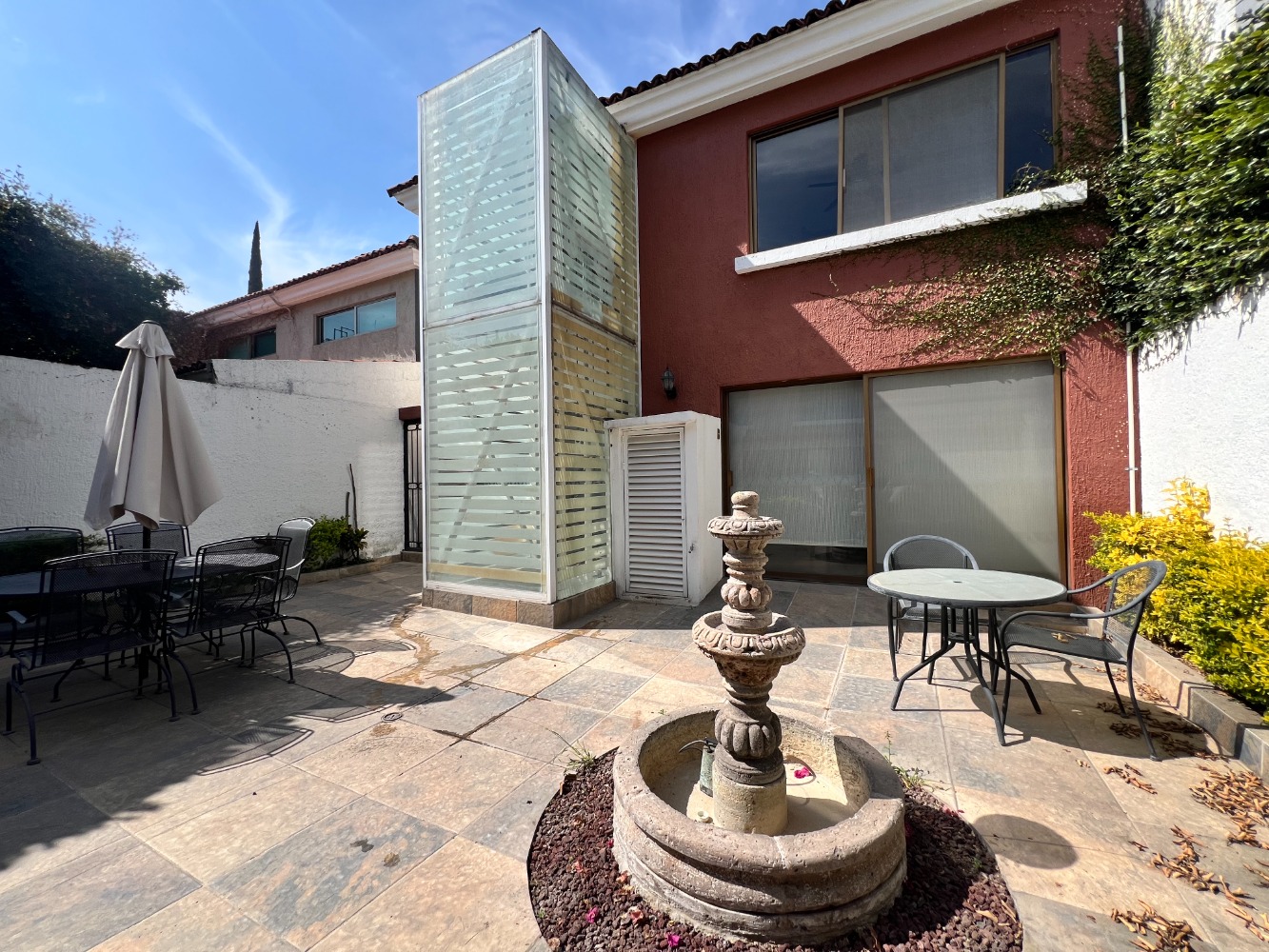 VENTA Casa amplia en condominio La Gavia 