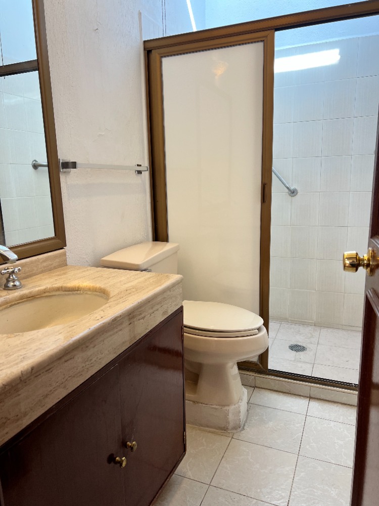 VENTA Casa amplia en condominio La Gavia 