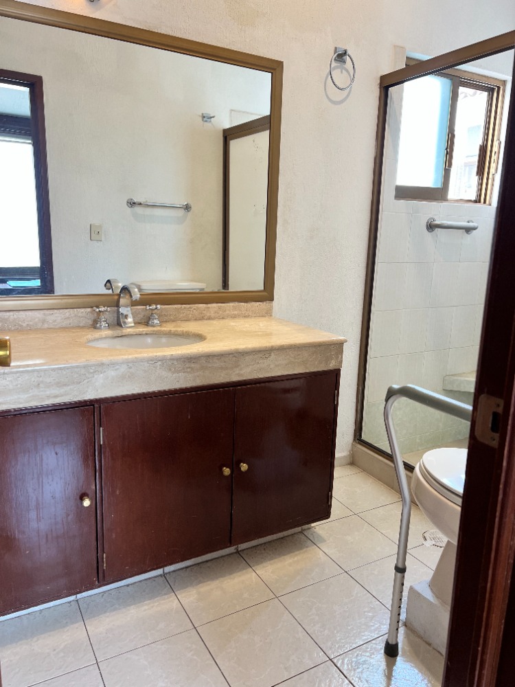 VENTA Casa amplia en condominio La Gavia 