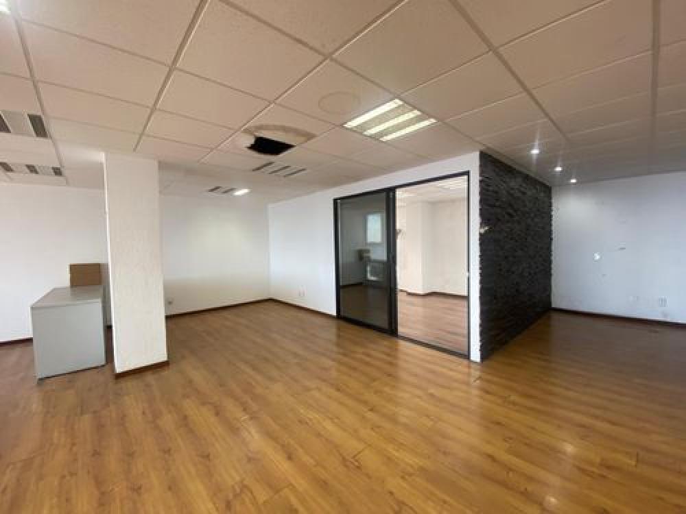Grande Oficina en venta en Condominio Guadalajara