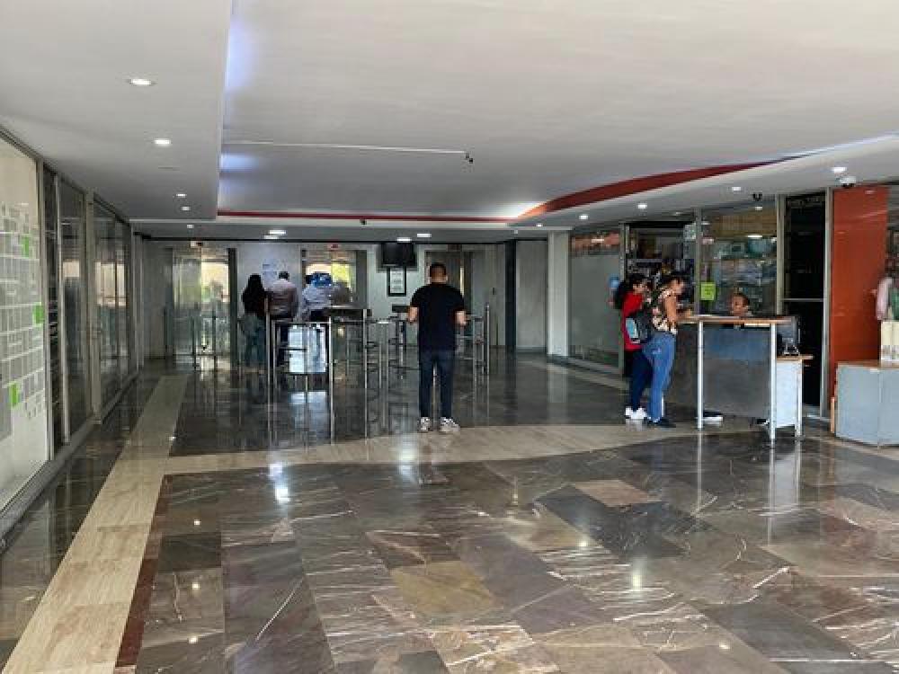 Grande Oficina en venta en Condominio Guadalajara