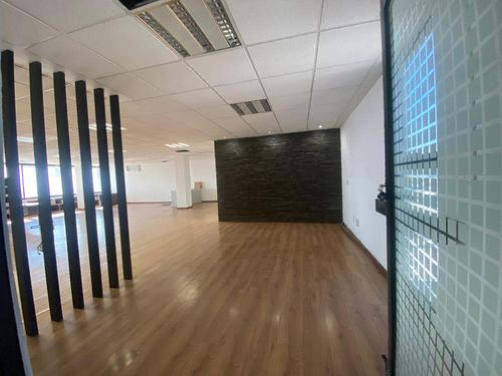 Grande Oficina en venta en Condominio Guadalajara