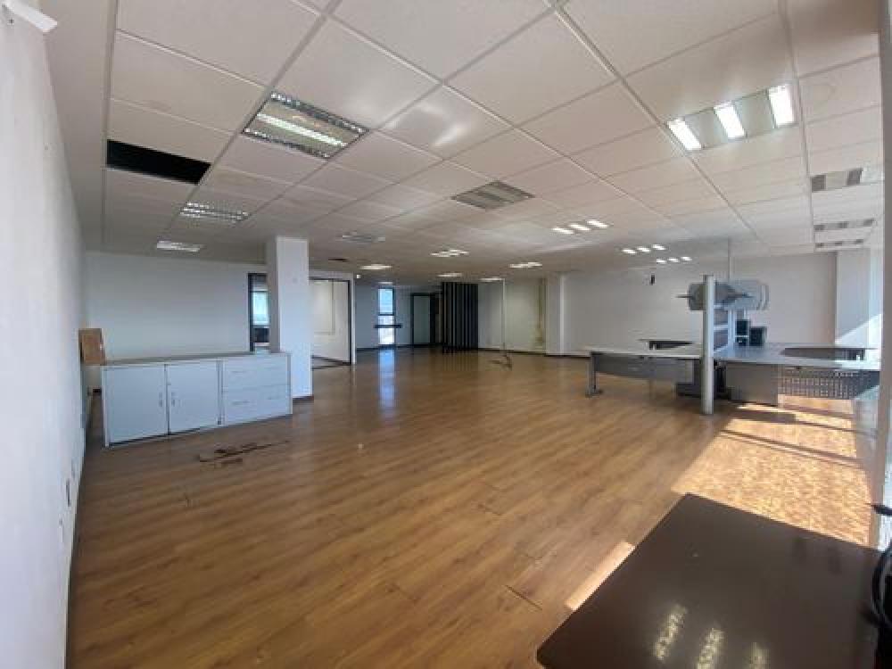 Grande Oficina en venta en Condominio Guadalajara