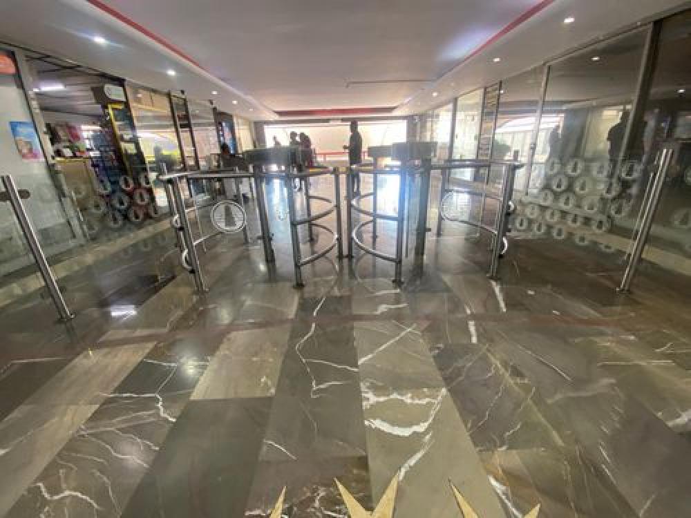 Grande Oficina en venta en Condominio Guadalajara