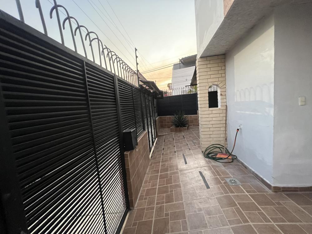 Zapopan, Prados Tepeyac, Casa en renta en esquina