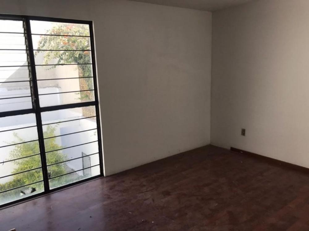 Oficinas con uso de suelo en renta a una cuadra de Lopez Mateos